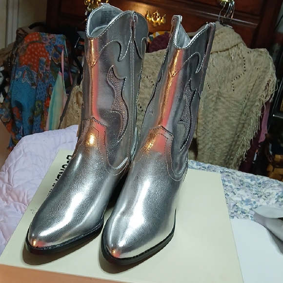 No Boundaries Shoes - No Boundaries Silver Ankle Booties with Metallic Finish